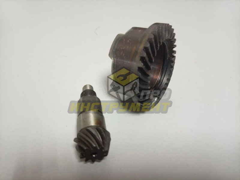 Шестерня с валом перфоратора 50*25*32,31-зуб, 4выступа,L вала 49
